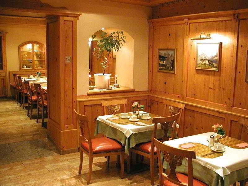 Hotel Vier Jahreszeiten Salzburgo Restaurante foto